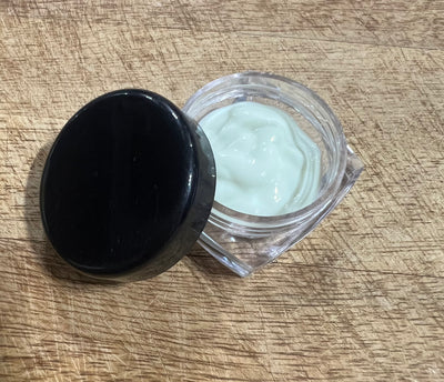 Skin1004 - Madagascar Centella Hyalu-Cica Water-Fit Sun Serum SPF 50+ PA++++ Sample 10ml